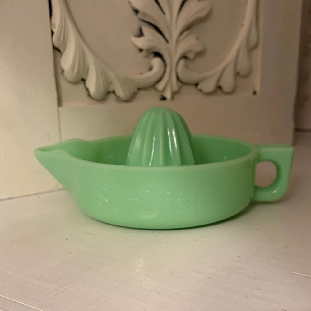 Sunkist Green Jadeite Reamer Juicer - Picture 2 of 6